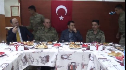 Vali, Askerlerle Sahur Yaptı