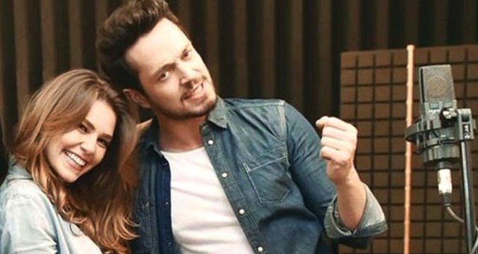 Ayrıldıklarını Açıklayan Murat Boz-Aslı Enver Çifti El Ele Görüntülendi