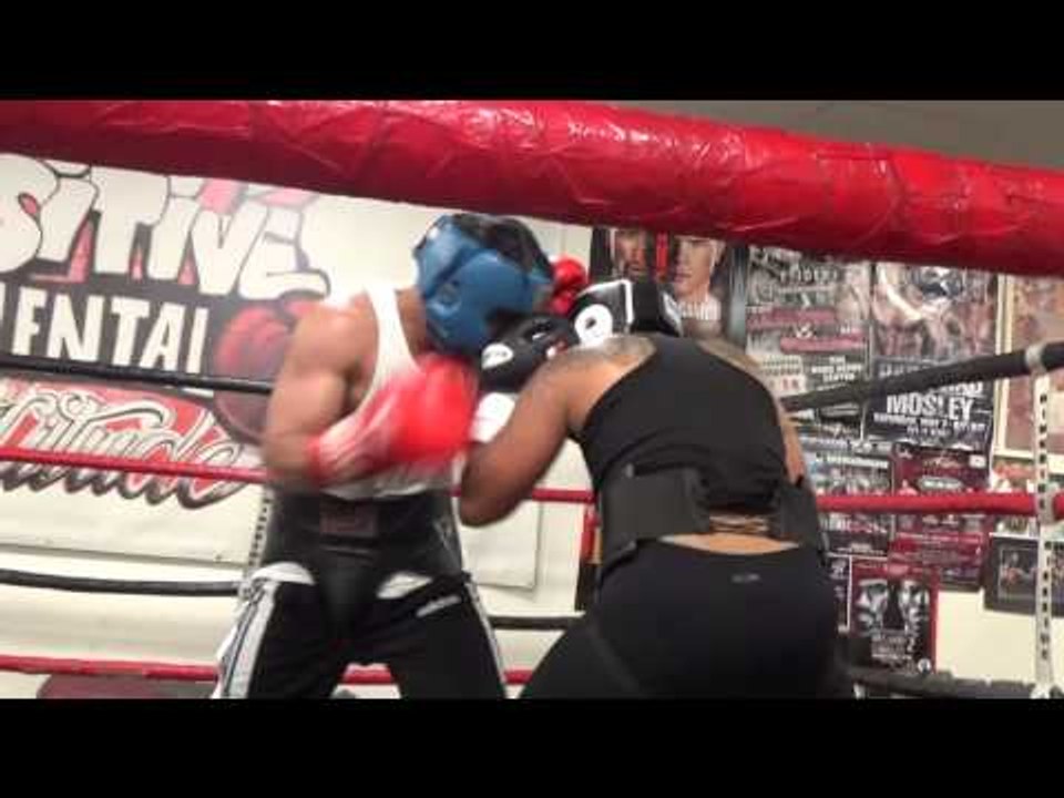 female boxer going all out vs male fighter  - EsNews