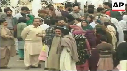 Clear Footage Of Nawaz Sharif’s Goons Attacking  Supreme Court In 1997