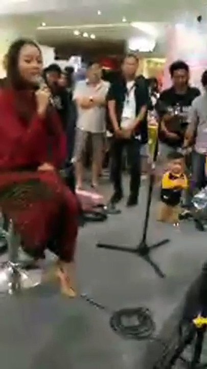Perform Gloria Jessica Central Park 030617