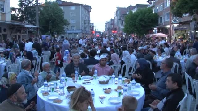 İftar Sofrası Orhaneli'de Kuruldu
