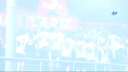 Beşiktaşlı Futbolcular Taraftarı Coşturdu -2-
