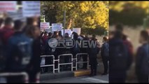 Protesta e gjimnazistëve - Nxënësit e “Partizanit” tentojnë të bojkotojnë mësimin