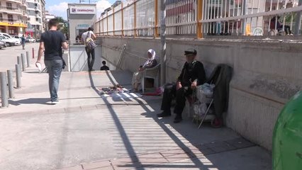 84 Yaşındaki Görme Engellinin Geçim Mücadelesi