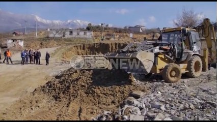 Download Video: Ora News – Nis ndërtimi i banesave për 400 anëtarë të komunitetit rom në Shkozë