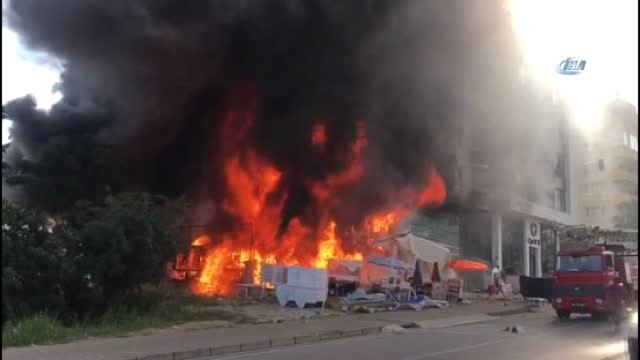 Alanya'da Otel Ekipmanları Satan Dükkanda Yangın