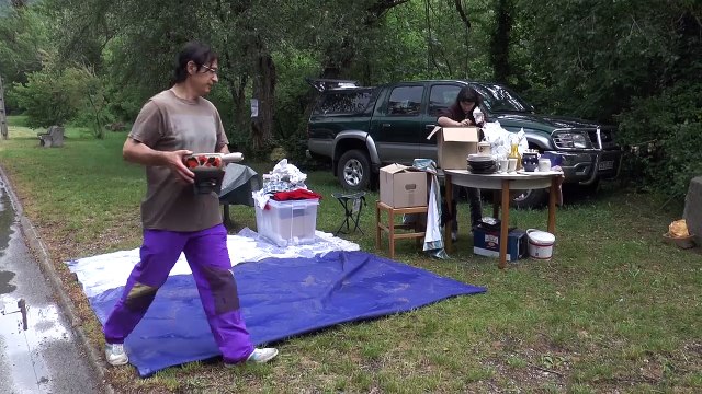 Hautes-Alpes : Le vide-greniers de Serres écourté par la pluie