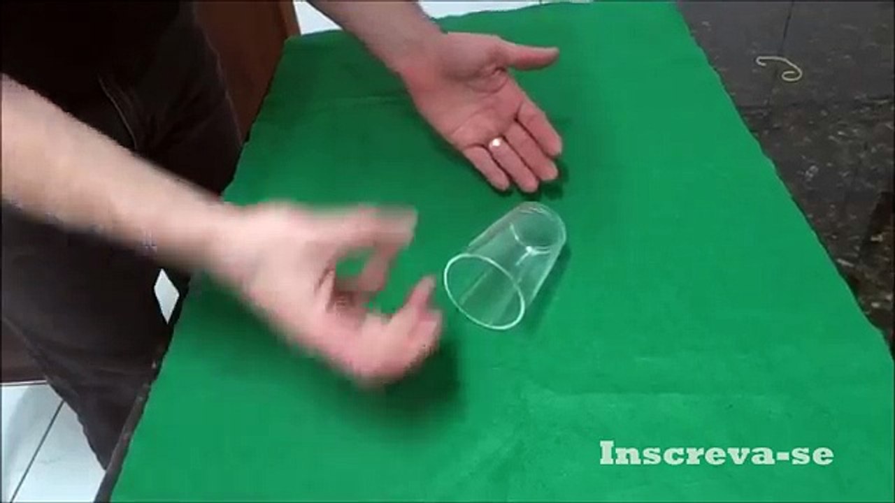 Moeda que Atravessa o Copo (1)