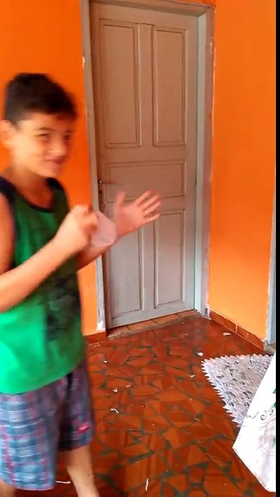 PRIMEIRO VÍDEO DO CANAL // WATER BOTTLE FLIP #1