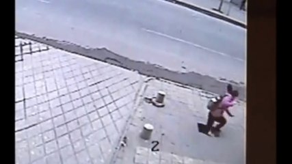 See what happened to a girl when she was walking roadside