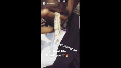 Rapero americano enrola y prende en billetes de 100 para fumar
