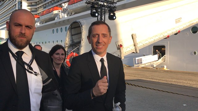 Gad Elmaleh : On dirait qu'il va commencer une manif!