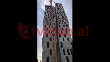 Video/Një person tenton të hidhet nga pallati