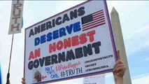 Centenares marchan en ciudades de EE.UU. para pedir investigar a Trump