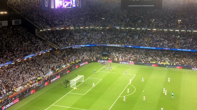 Οι πανηγυρισμοί των φίλων της Ρεάλ στο 2-1