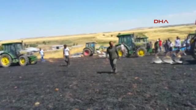 Adıyaman Yangında 70 Dönüm Ekili Arpa ve Traktör Yandı