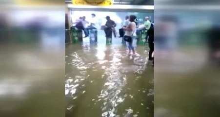 Bursa'da Şiddetli Yağış Sonrası Metroyu Su Bastı