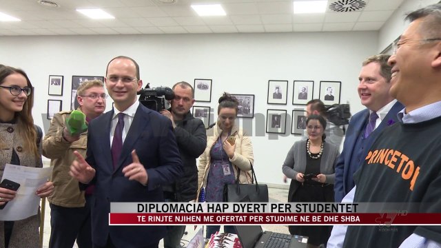 Diplomacia hap dyert për studentët e ekselencës - News, Lajme - Vizion Plus