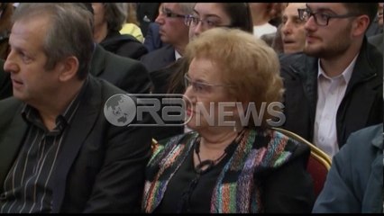 Ora News - Nishani dekoron ikonat e skenës Ndrenika, Kurti dhe Xhepa