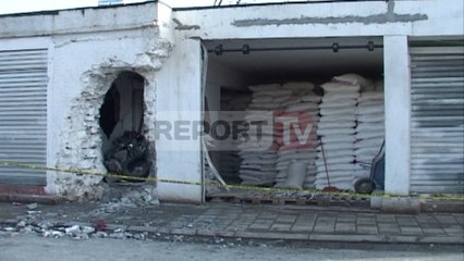 Report TV - Burrel, eksploziv në magazinën e miellit, nuk ka të lënduar