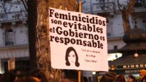 Cientos de uruguayos marchan en Montevideo en contra de los feminicidios