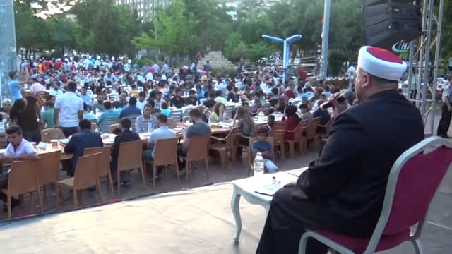 Batman'da 10 Yıl Sonra İftar Çadırı Kuruldu