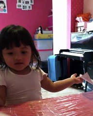 Gaya Arsy Addara Menyanyi Sambil Menggambar l Keluarga A6