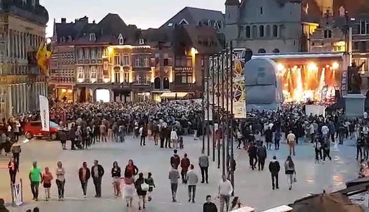 Tournai: les serviettes de Patrick Sebastien