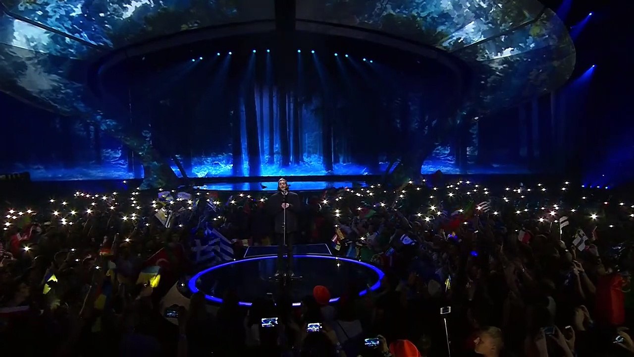 Salvador Sobral - Amar Pelos Dois (Portugal) LIVE at the 2017 Eurovision