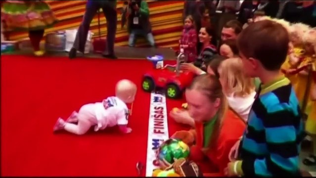 La lituanie organise des courses de bébés qui rampent