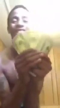 Ce dealer se fait arreter en plein live stream chez lui... Bien fait