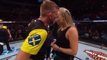 Demande en mariage d'un combattant MMA dans la cage ! Insolite