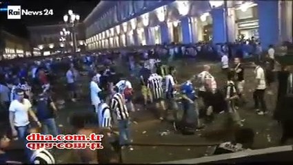 Yüzlerce taraftarı yaralayan bomba paniği