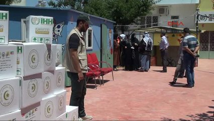 Kilis'te Barınan Filistinli 120 Aileye Yardım