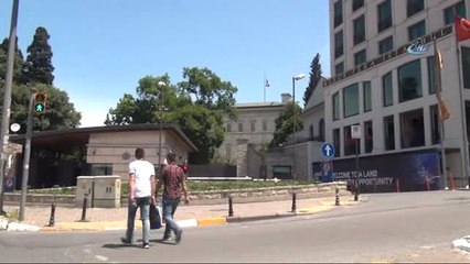 İngiltere İstanbul Başkonsolosluğunda Bayraklar Yarıya İndirildi