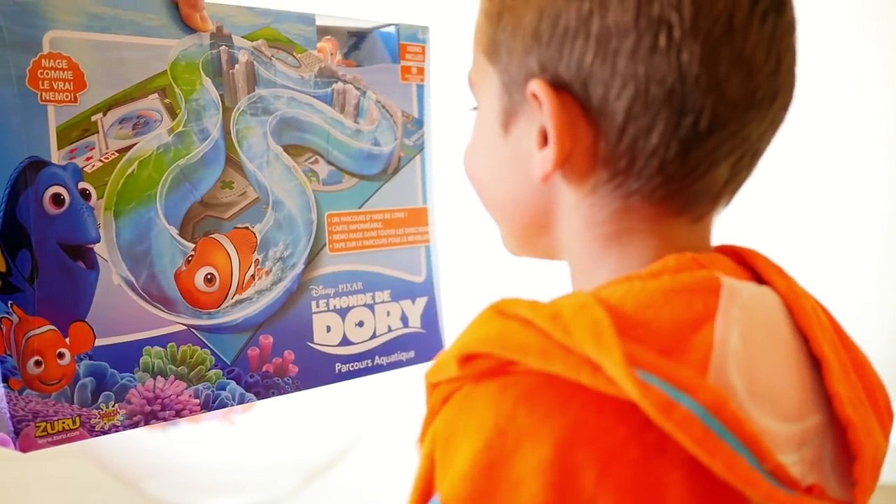 OEUF GÉANT Le Monde de Dory Disney - Unboxing Giant Egg Surprise Opening Disney Finding Dory