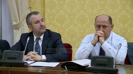 Drejt shkarkimit drejtoresha e AMF-së - Top Channel Albania - News - Lajme