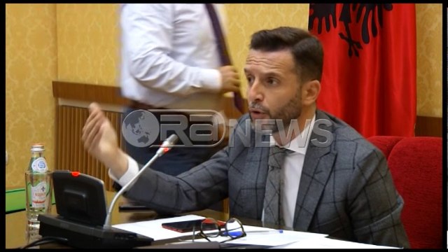 Kërkesa e Bordit - Shkarkimi i kreut të AMF, replika dhe akuza midis Shehit e Braçes