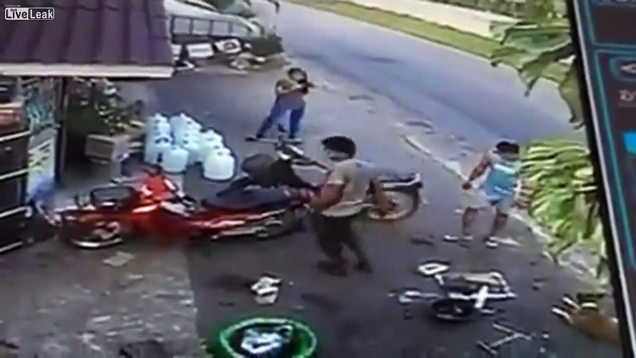 LiveLeak - Guy hops for his life