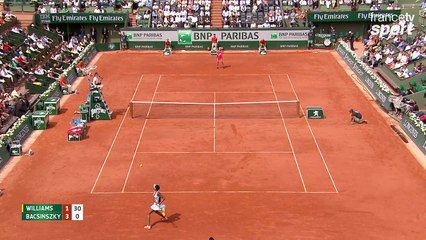 Roland-Garros 2017 : Bacsinszky s'arrache au filet pour contrer Venus Williams ! (1-3)