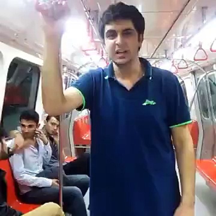 Şişli Metroda Boxer ile Dans Eden Genç (Vine)