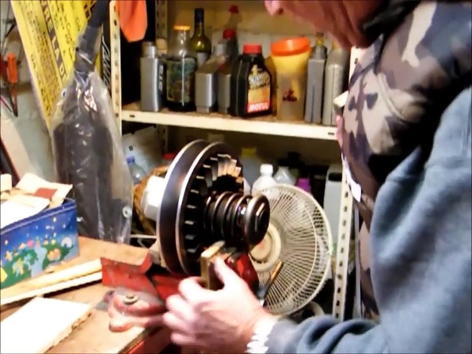 Tutoriel démontage variateur, galets, embrayage et correcteur de couple Yamaha Tmax 500-530 avec outil Easyboost