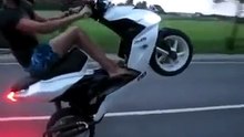 Easyboost.fr - Record du wheeling le plus long en scooter 5,6km !