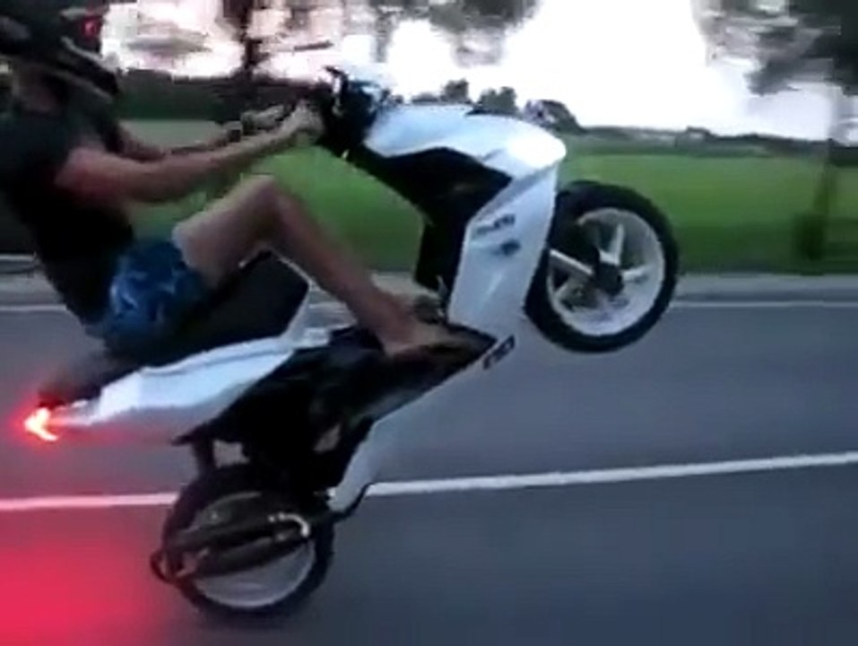 Easyboost.fr - Record du wheeling le plus long en scooter 5,6km !