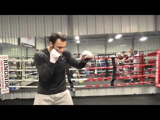 julio cesar chavez jr shadown boxing with weights - EsNews