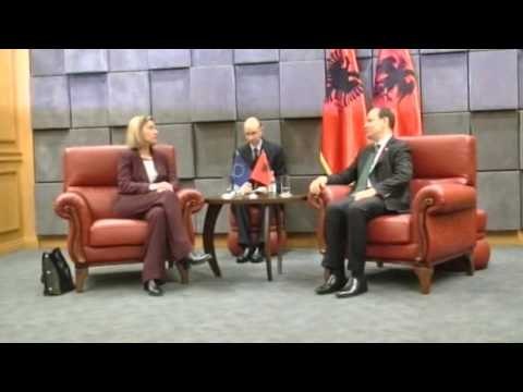 Report TV - Mogherini nis vizitën në Tiranë takon Presidentin Nishani