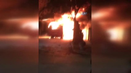 Şili'de Bir Minibüs Seyir Halindeyken Yandı