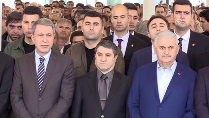 Yıldırım ve Akar, Korgeneral Bayraktaroğlu'nu Acı Gününde Yalnız Bırakmadı