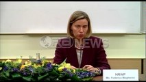 Ora News – Mogherini me studentë: Miratoni Vettingun, bëni hapa përpara